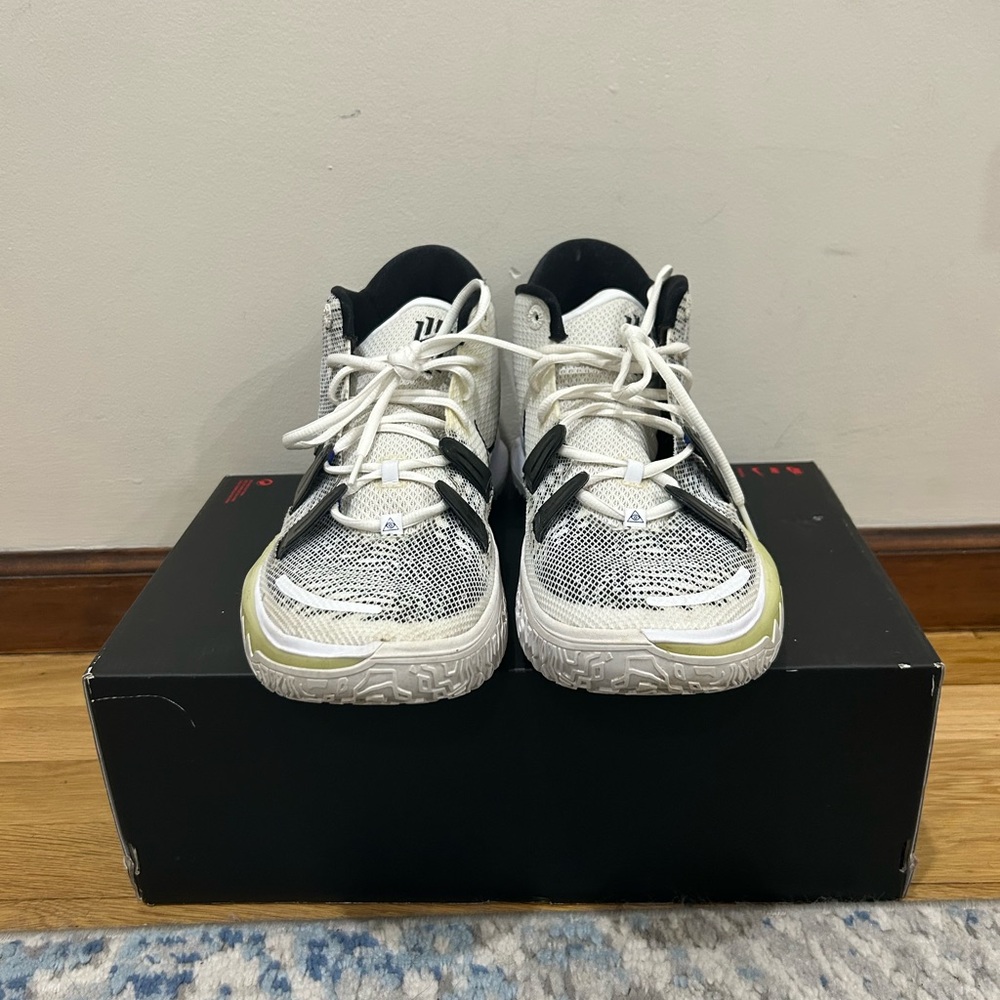 Kyrie 7 white-glow hyper royal blanc, good condition